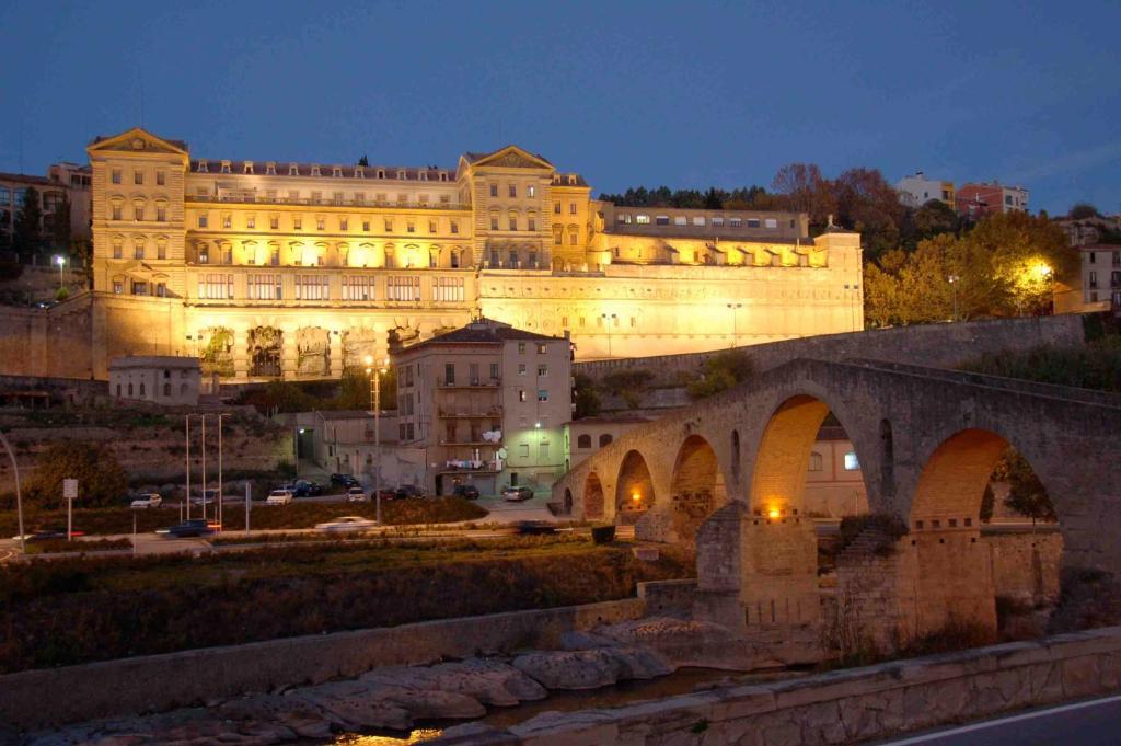 Hostal La Masia Манреза Екстер'єр фото